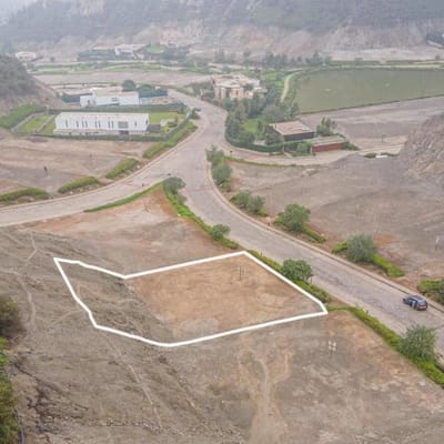 Se vende terreno con vista a laguna en Condominio La Quebrada en Cieneguilla