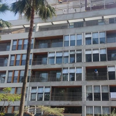 Departamentos en venta de  dormitorios Edificio vista a parque
