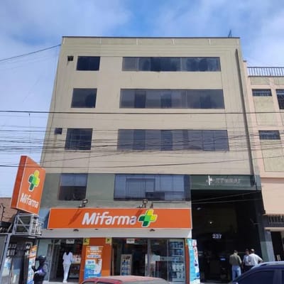 Alquilo oficinas  segundo piso calle las tiendas de mt Frente a Metro