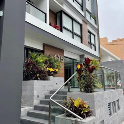 Vendo Departamento  dormitorios Miraflores cerca Malecon   Estacionamientos