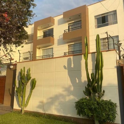 Vendo departamento tres dormitorios servicio completo una cochera Monterrico