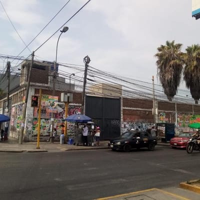 VENDO LOCAL COMERCIAL EN INDEPENDENCIA ESQUINA DE IZAGUIRRE CON INDUSTRIAL