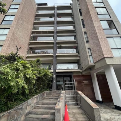 flat en leonidas avendao a media cuadra de parque meliton porras