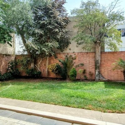 Linda casa    Moscoso San Isidro