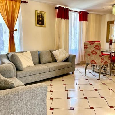 VENTA DE HERMOSO TRIPLEX DE  HABITACIONES EN PEBLO LIBRE