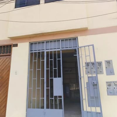 Local comercial  puerta calle  m  trastienda y bao aparte