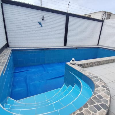 Casa en venta o alquiler con piscina  Perfecta como vivienda o inversin