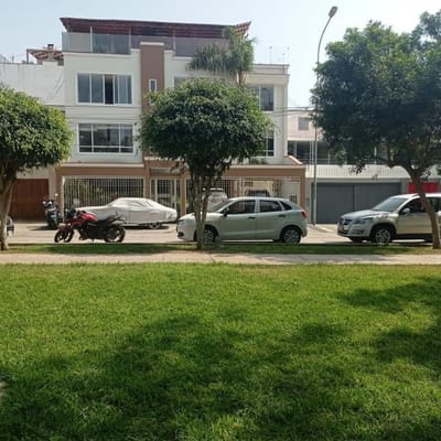 Confortable habitacin independiente PARA DAMAS frente a parque