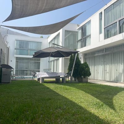 VENTA DE ELEGANTE CASA UBICADA EN URBANIZACION EL FUGIO EN LA MOLINA