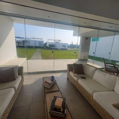 ELEGANTE Y HERMOSA CASA DE PLAYA EN VENTA O EN ALQUILER  CONDOMINIO LAS ARENAS
