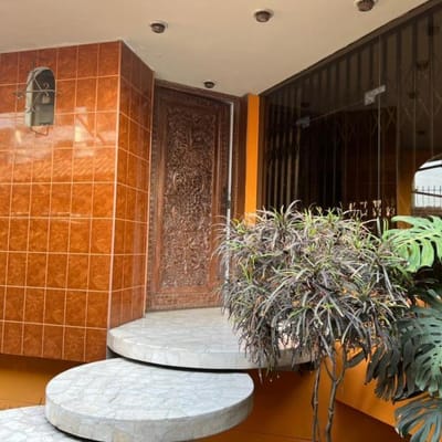 Venta Casa de  pisos con piscina  Santiago de Surco