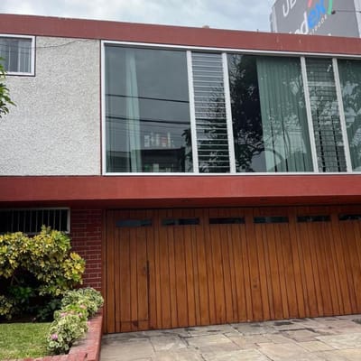 VENDO CASA EN MIRAFLORES CERCA A LA IGLESIA SANTA RITA DE CASIA