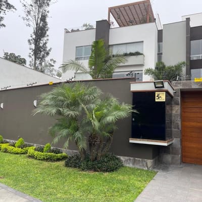 Precioso DUPLEX espalda Ude Lima    Dorms  cocheras  deposito