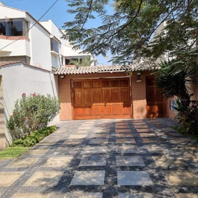 VENDO CASA EN CONDOMINIO EN SURCO