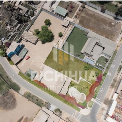 Terreno en zona comercial