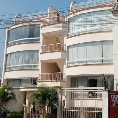 Departamento en venta frente a parque