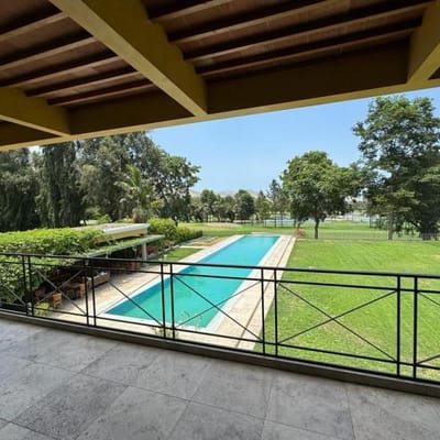 EXTRAORDINARIA RESIDENCIA EN LA PLANICIE COLINDANTE AL GOLF