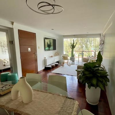 DPTOS POR PISO  ACOGEDOR FLAT EN SEGUNDO PISO CON BALCON  SOLO  PISOS