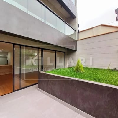 FLAT DE  M DE ESTRENO EN VENTA  SAN BORJA CON TERRAZA Y JARDIN