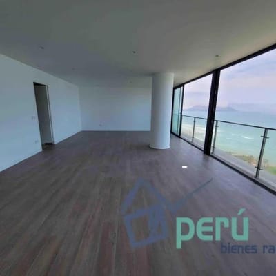 ESTRENO FRENTE AL MAR
