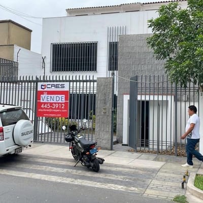 VENTA DE CASA  EN MIRAFLORES CALLE GONZALES LARRAGAA
