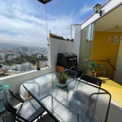 Dplex con terraza en Sergio Bernales Limite con Miraflores