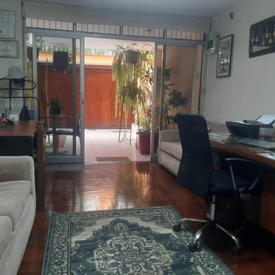 JpcPa VENTA CASA AMPLIA  DORM  PISOS MIRAFLORES  URB AURORA