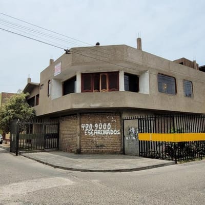 SE ALQUILA CASALOCAL COMERCIAL EN ESQUINA EN URBANIZACIN LOS JAZMINES