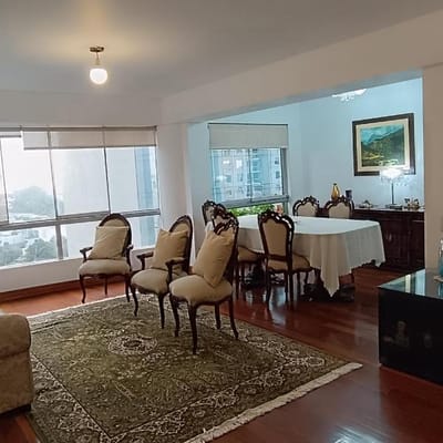 AMPLIO DEPARTAMENTO EN VENTA