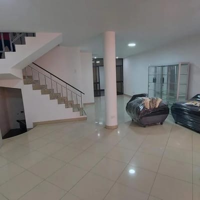 ESTRENO CASA DE  PISOS TOTALMENTE AMOBLADA Y EQUIPADA