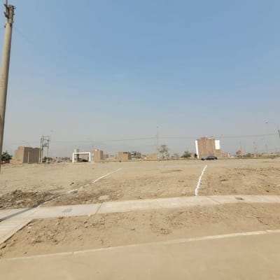 SE VENDE terreno frente a parque m en Alameda de Carabayllo