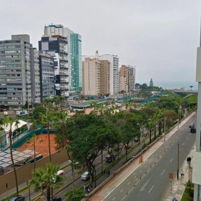 Vendo Hermoso Departamento de  Dorm Frente al Club TerrazasMiraflores