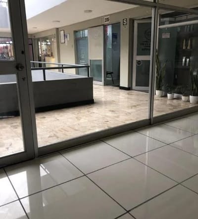 LOCAL COMERCIAL CERCA AL PARQUE KENNEDY MIRAFLORESPELUQUERIACAFETERIA