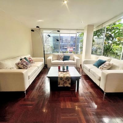 VENDO DEPARTAMENTO EN SAN ISIDRO  VISTA EXTERNA CON  ESTACIONAMIENTOS