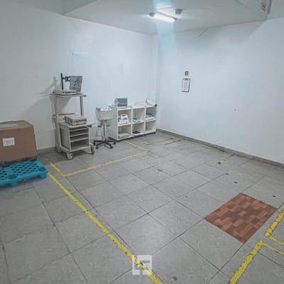 Edificio comercial en el centro de lima