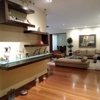 Venta de exclusivo departamento en Victor Maurtua