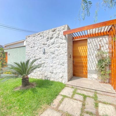 VENTA CASA EN LA PLANICIE era ETAPA LA MOLINA