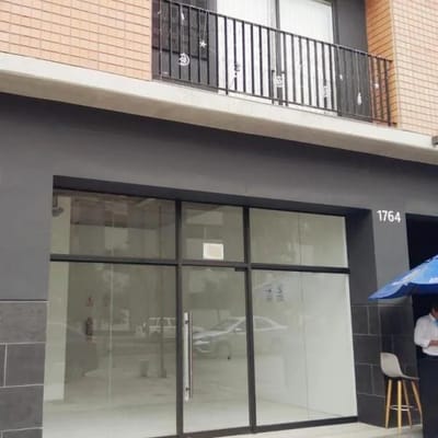 Alquilo local comercial de estreno en Brea ubicado en Primer piso