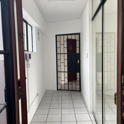 SE ALQUILA LOCAL PARA ESTUDIO TALLER O CONSULTORIO