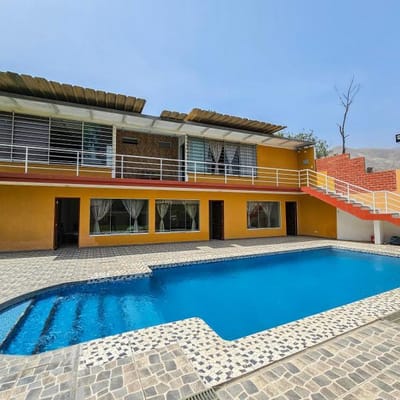 ESPECTACULAR CASA EN CIENEGUILLA