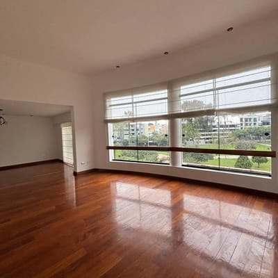 Duplex frente a parque en Chacarilla Surco