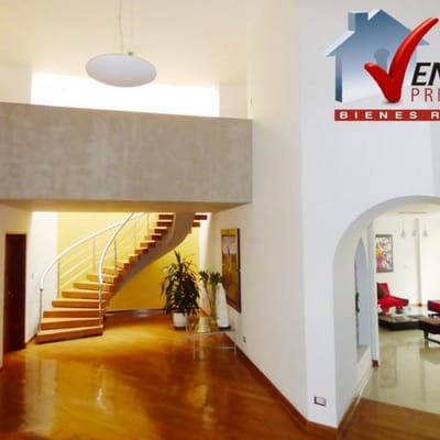 Venta de Bonita Casa  en Valle Hermoso Moderna Amplios Ambientes Piscina