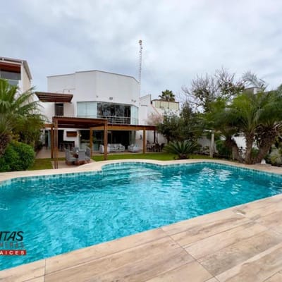 Linda Casa en Venta en Chorrillos Cerca Al Contry Club de Villa