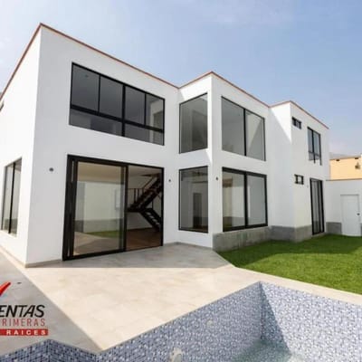 Hermosa Casa en Condominio de Estreno Techos Doble Altura Acabados Modernos