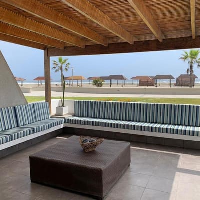 VENTA DE MODERNA CASA ER FILA EN PUERTO MADERO AMOBLADA Y EQUIPADA