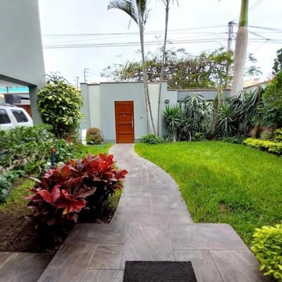 VENTA DE MODERNA CASA EN SAN BORJA US
