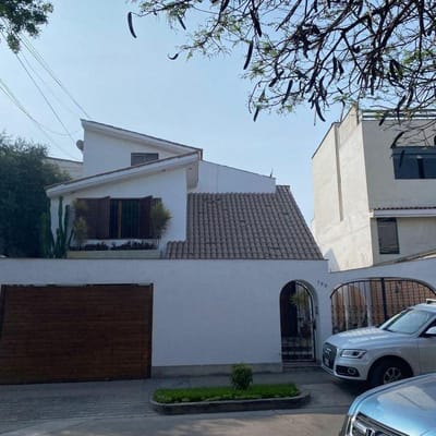 Vendo casas como terreno en Urb Los Rosales Surco