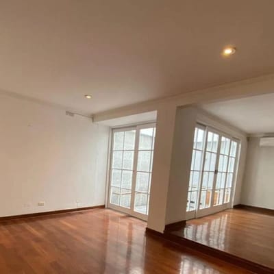 VENTA DE MODERNA CASA EN CONDOMINIO EN LOS BATALLONES  SURCO