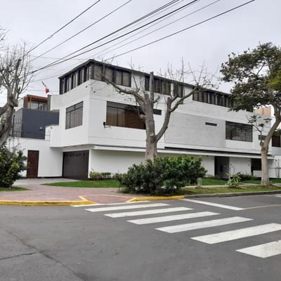 Vendo Casa en Valle Riestra EN ESQUINA en San Isidro