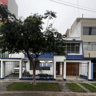 Casa en Pueblo Libre frente a Parque